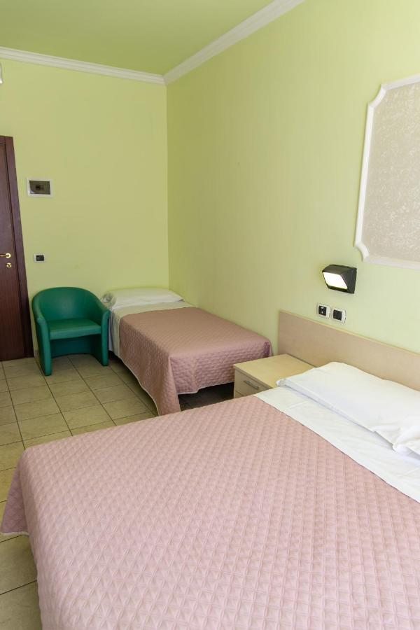 Hotel Liana Rimini Buitenkant foto
