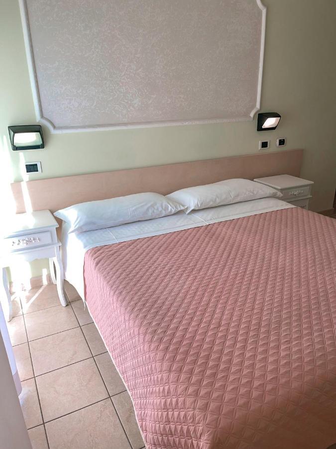 Hotel Liana Rimini Buitenkant foto