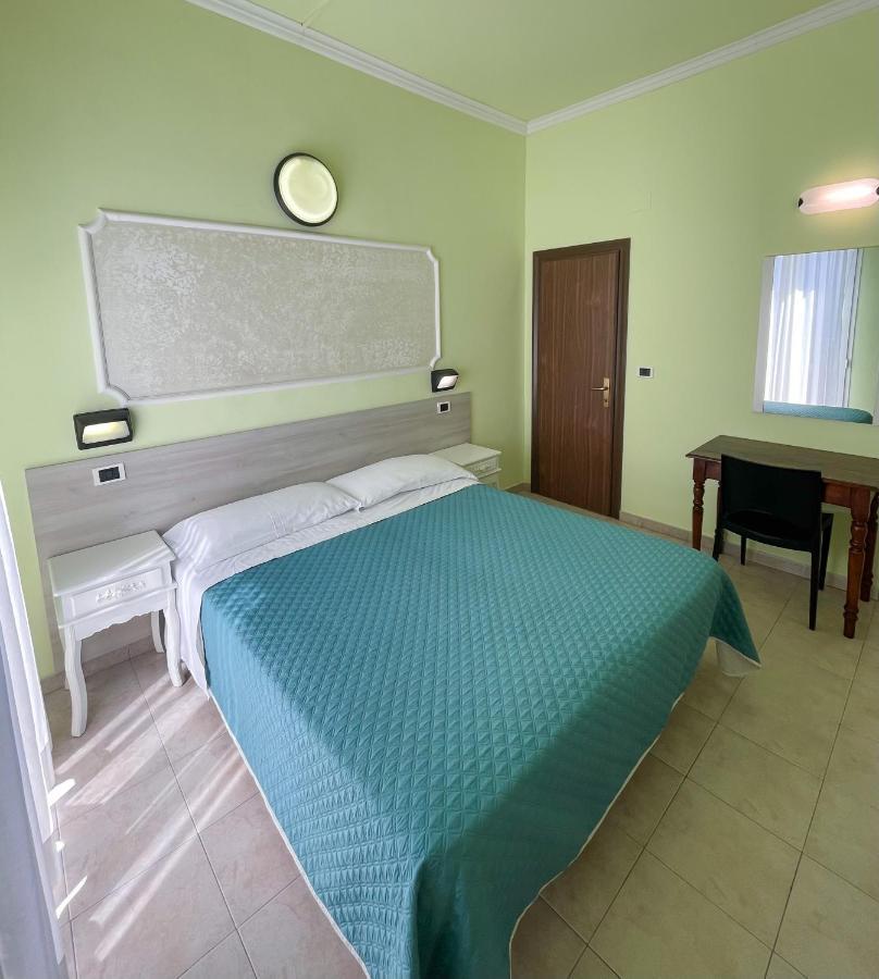 Hotel Liana Rimini Buitenkant foto