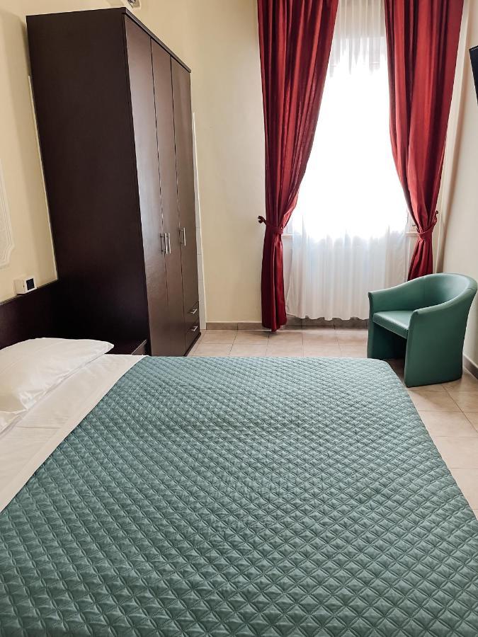 Hotel Liana Rimini Buitenkant foto