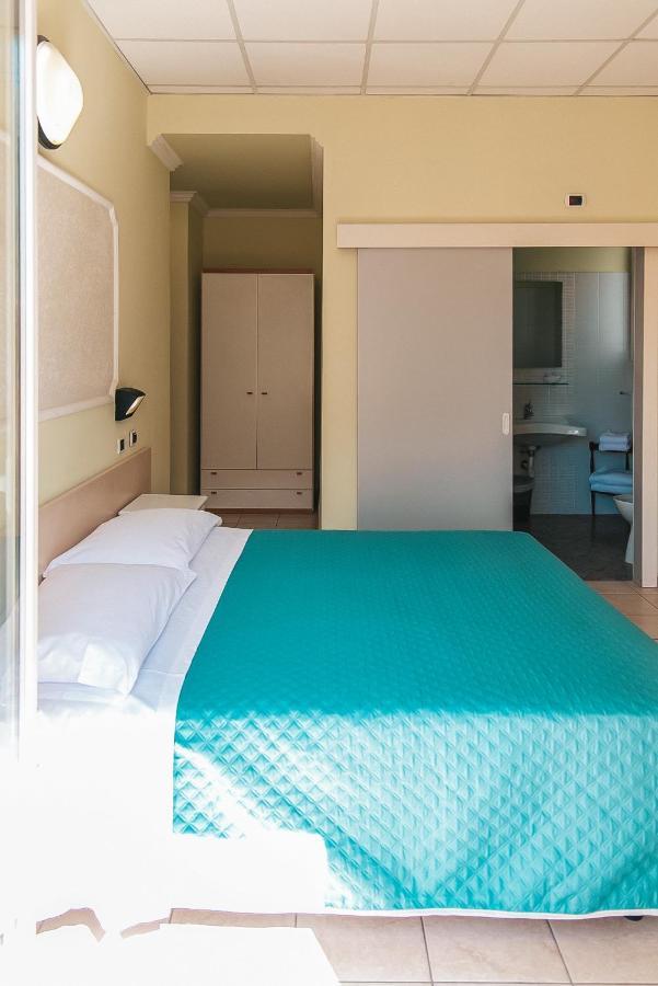 Hotel Liana Rimini Buitenkant foto