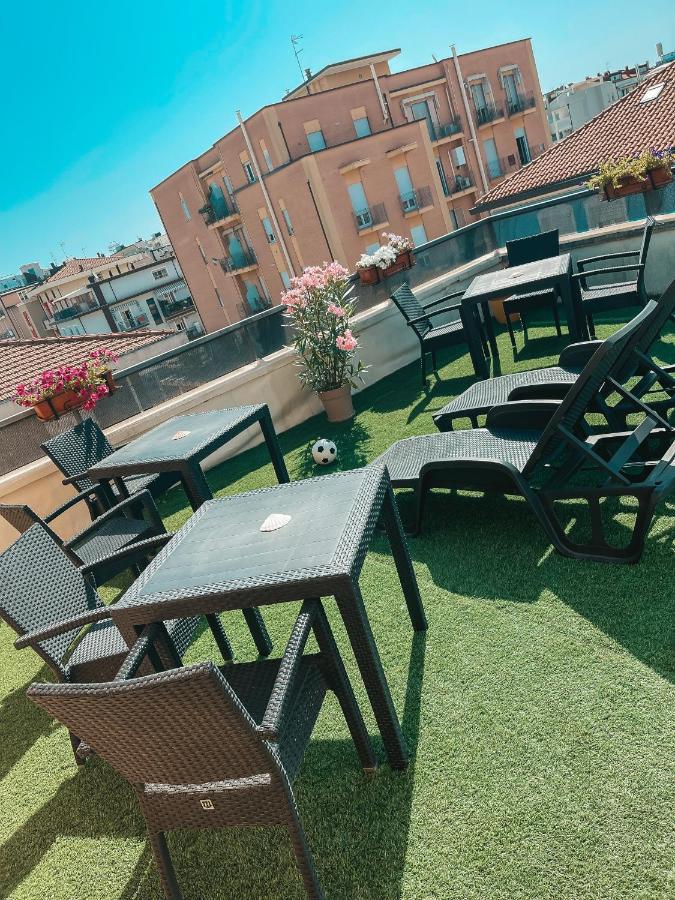 Hotel Liana Rimini Buitenkant foto